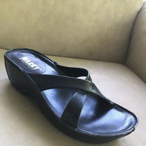Womens Narky Studio SZ 8.5M BLK Leather Wedge Mule